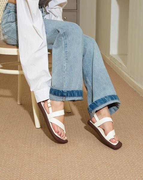  Giày Sandal Đế Bệt Quai Xỏ Ngón Cách Điệu 