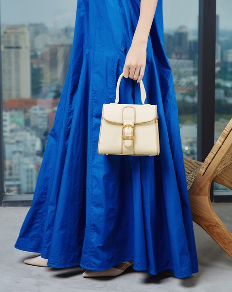  Túi Xách Nhỏ Top Handle Trang Trí Khoá 