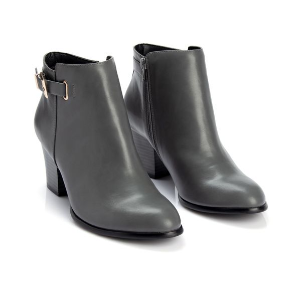 Stracked Heel Boots BO07009