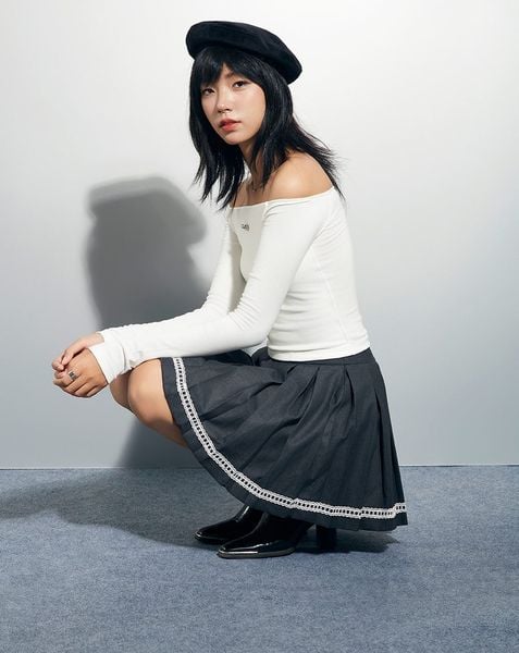  Chân váy mini xếp li phối ren 