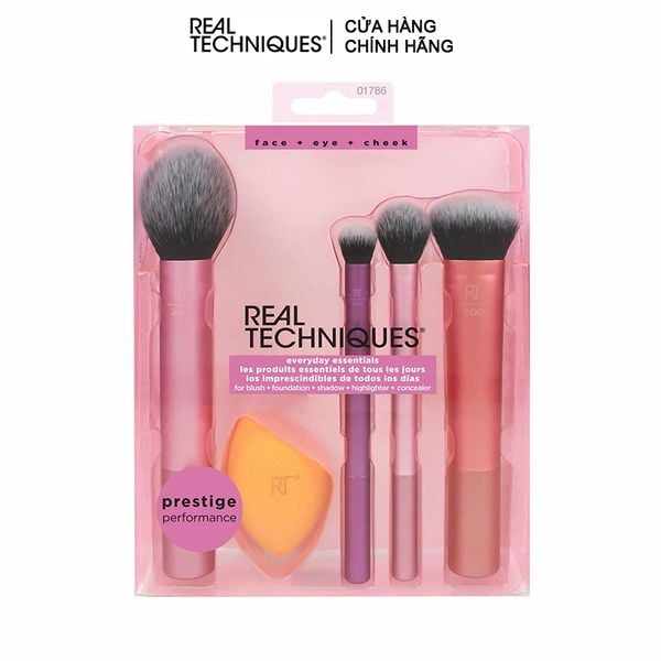  Bộ 4 Cọ Trang Điểm Kèm Mút Tán Kem Nền Real Techniques Everyday Essentials 