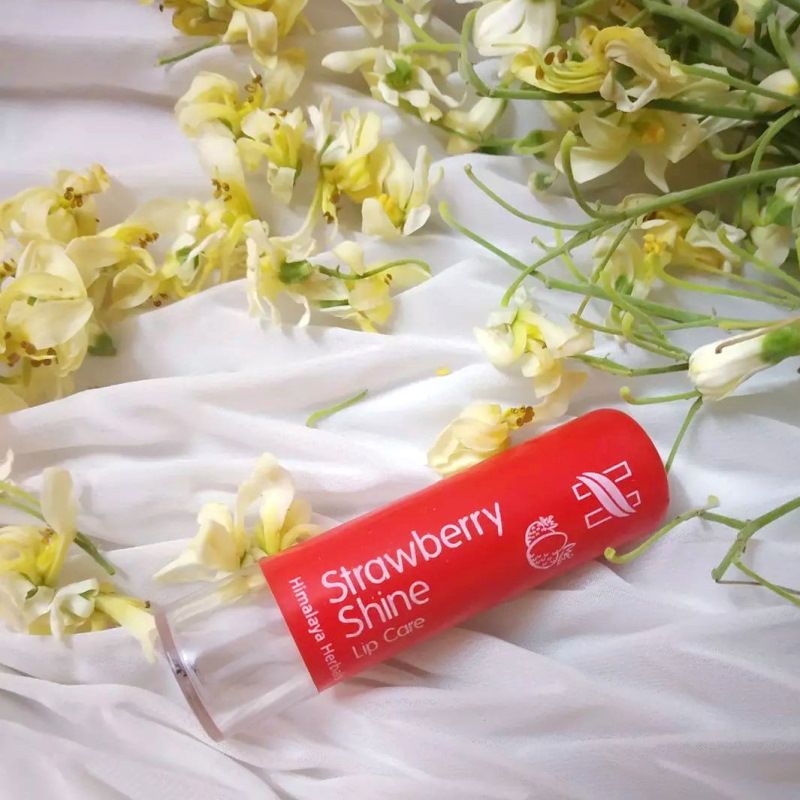Son Dưỡng Môi Himalaya Hồng Chiết Xuất Dâu Tây Shine Lip Care 4.5g