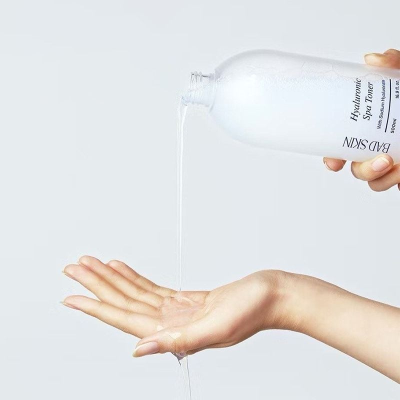 Nước Hoa Hồng Cấp Ẩm BAD SKIN Hyaluronic Spa Toner