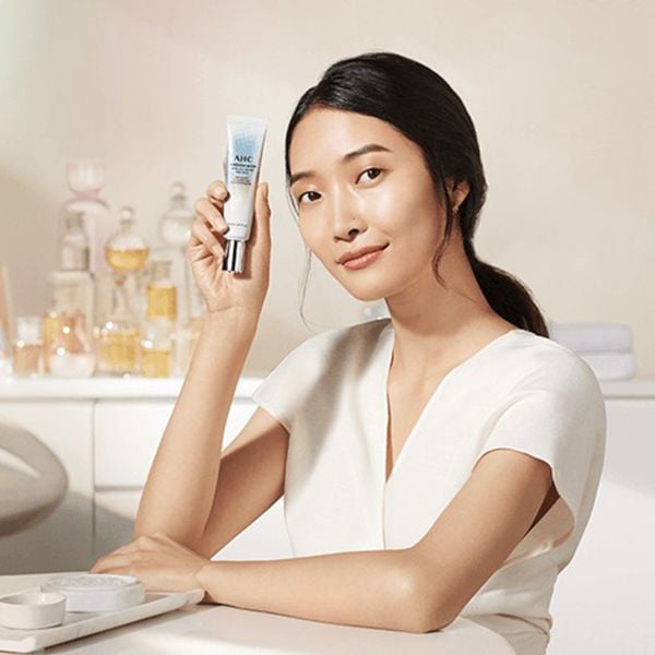 Kem Dưỡng Mắt AHC Cải Thiện Nếp Nhắn, Hỗ Trợ Dưỡng Sáng Da Luminous Glow Real Eye Cream For Face 30ml