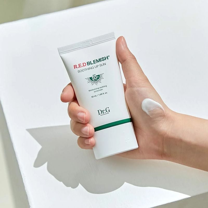 Kem Chống Nắng Dr.G Chống Tia Hồng Ngoại, Quang Phổ Rộng Cho Da Mụn Nhạy Cảm R.E.D Blemish Soothing Up Sun SPF50+ PA++++ 50ml