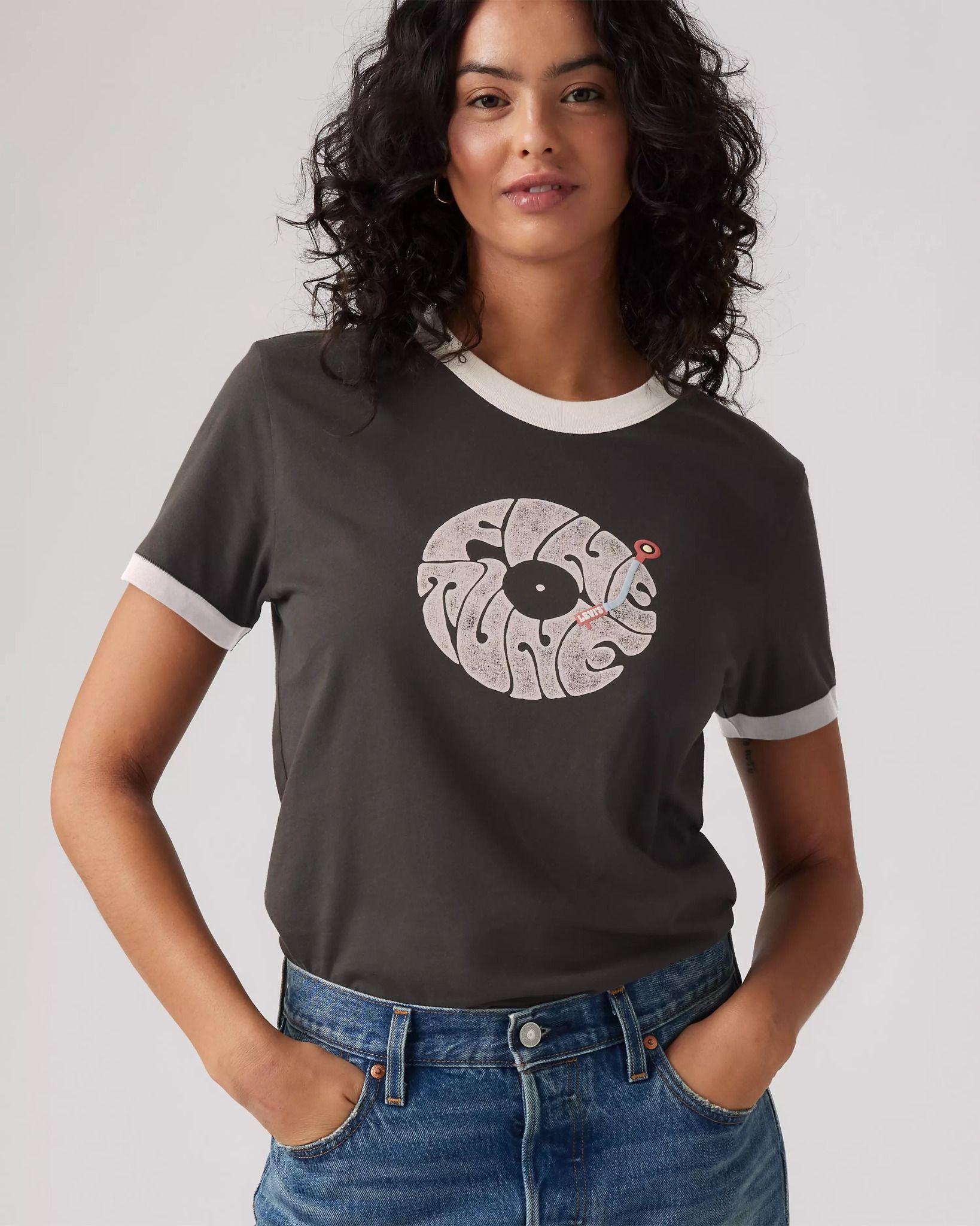 Levi's - Áo thun tay ngắn nữ Graphic Iconic Ringer T-shirt