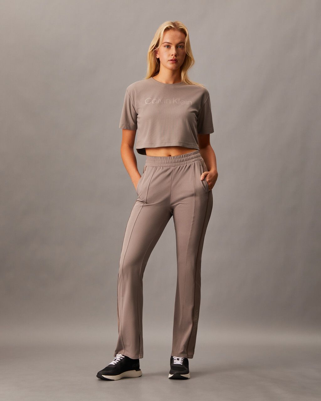 Calvin Klein - Áo tay ngắn thể thao CK nữ CK Sport Future Icon Tee