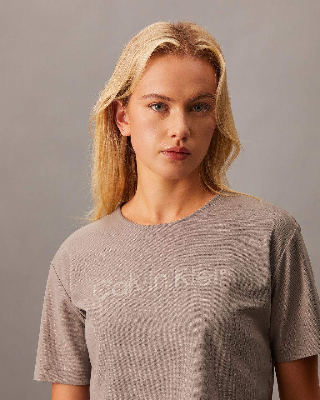 Calvin Klein - Áo tay ngắn thể thao CK nữ CK Sport Future Icon Tee