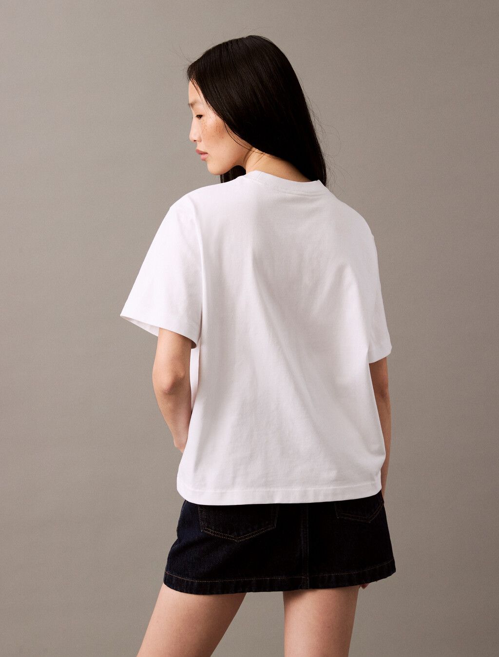 Calvin Klein - Áo thun thời trang CK nữ CK Relaxed Standard Logo Crew Tee