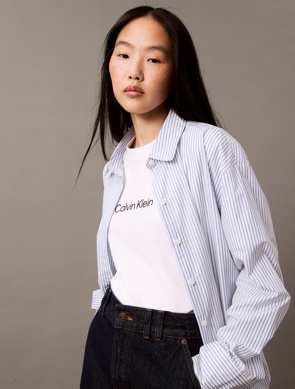 Calvin Klein - Áo thun thời trang CK nữ CK Relaxed Standard Logo Crew Tee
