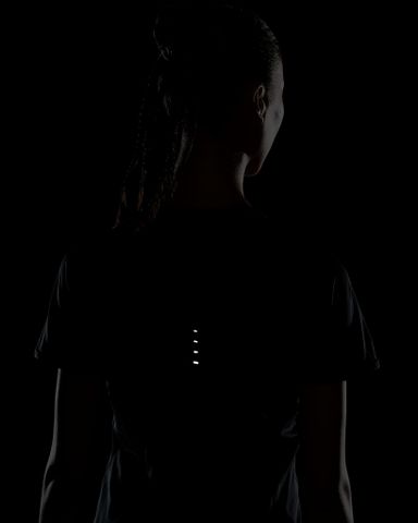 Nike - Áo tay ngắn thể thao Nữ Swift Women's Dri-FIT Short-Sleeve Running Top