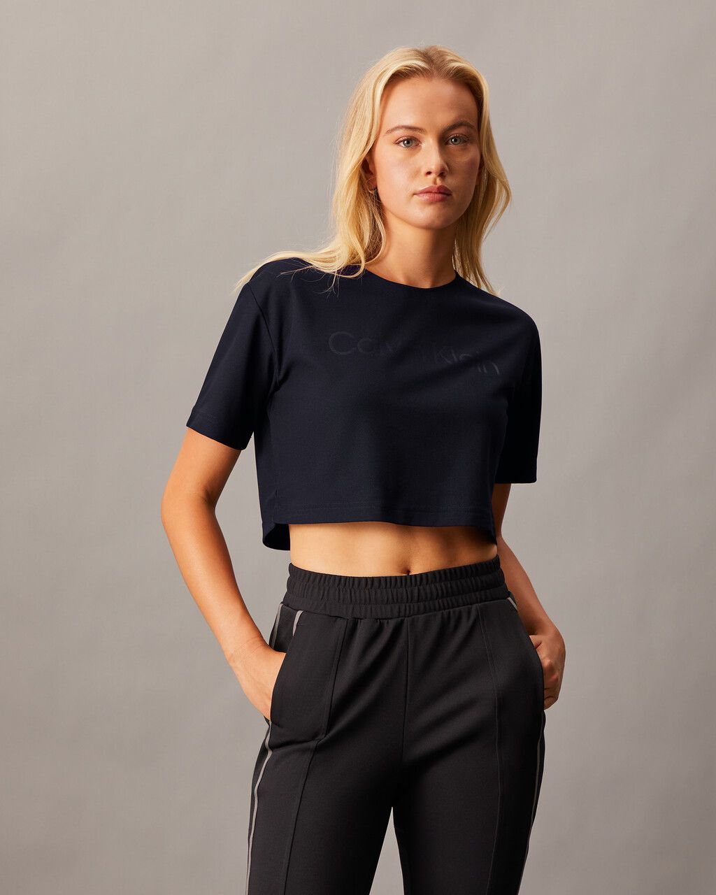 Calvin Klein - Áo tay ngắn thể thao CK nữ CK Sport Future Icon Tee