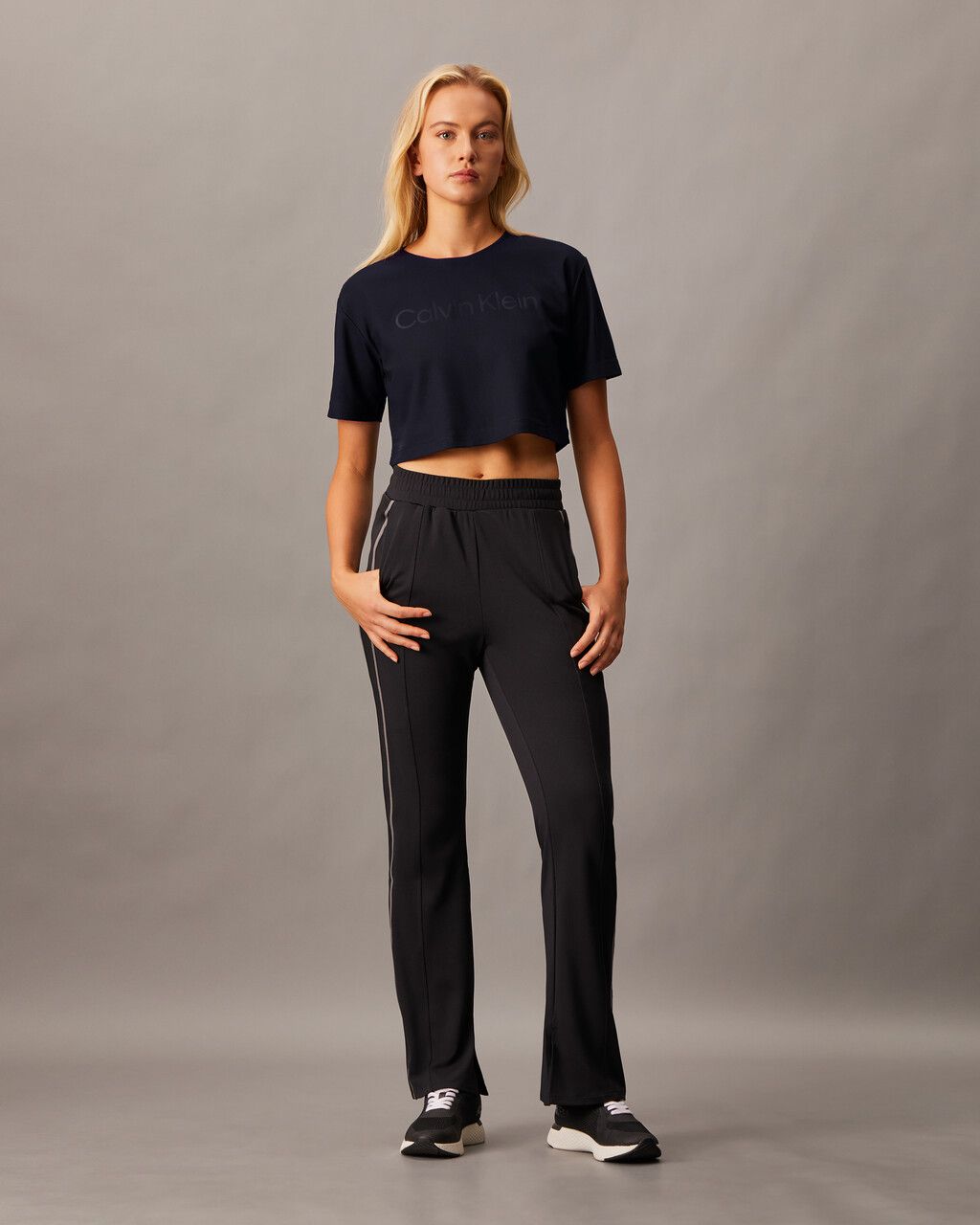 Calvin Klein - Áo tay ngắn thể thao CK nữ CK Sport Future Icon Tee