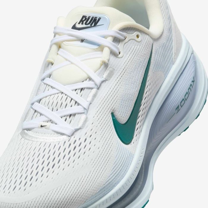 Nike - Giày chạy bộ Nữ Vomero 18 Women's Road Running Shoes