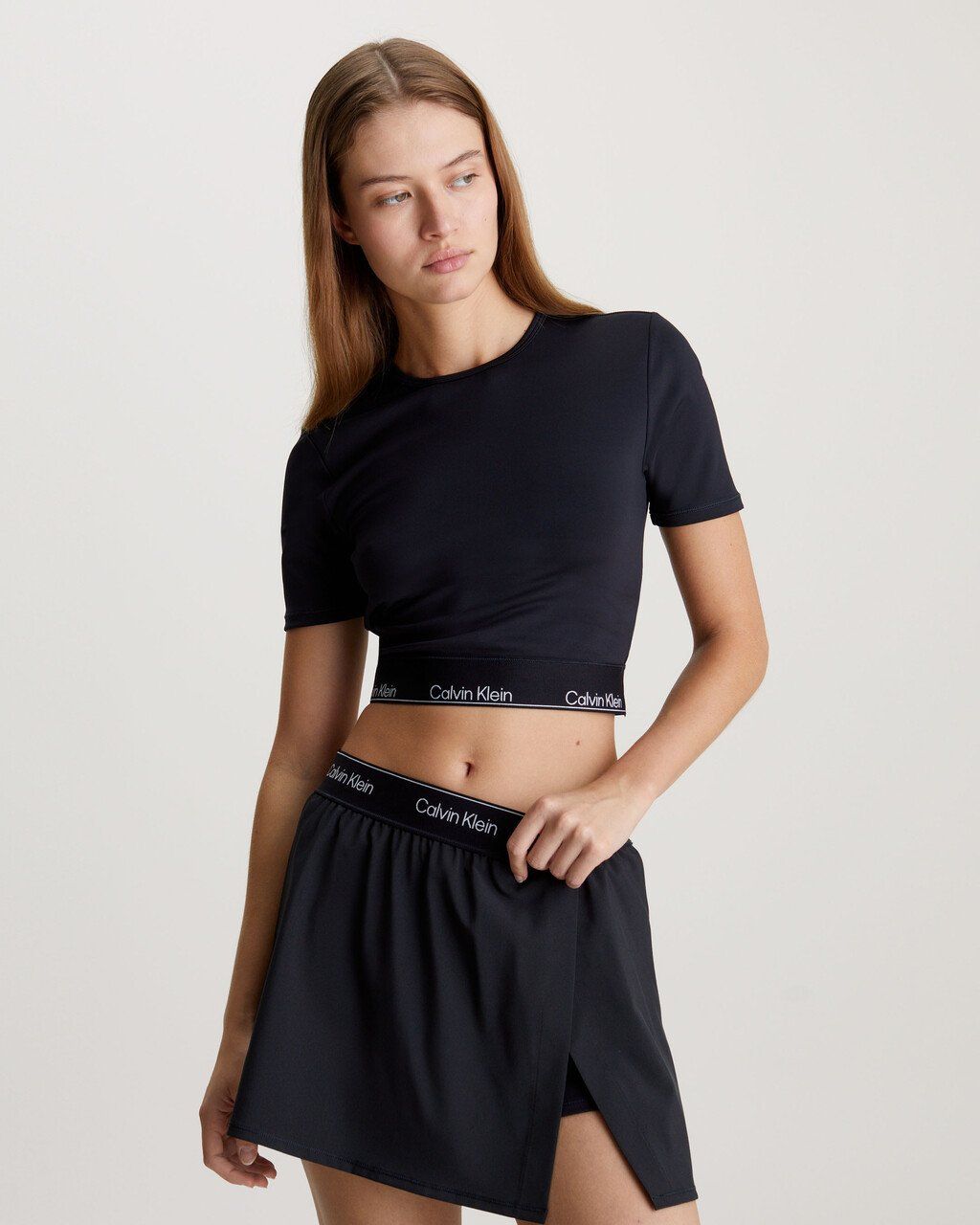 Calvin Klein - Áo tay ngắn thể thao nữ Cropped Gym T-Shirt