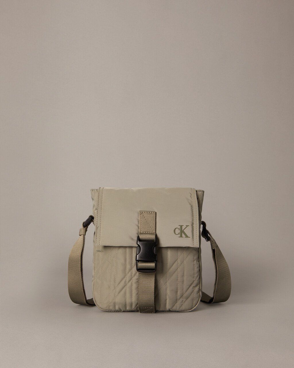 Calvin Klein - Túi đeo chéo CK nam Quilted Recycled Nylon Reporter Bag