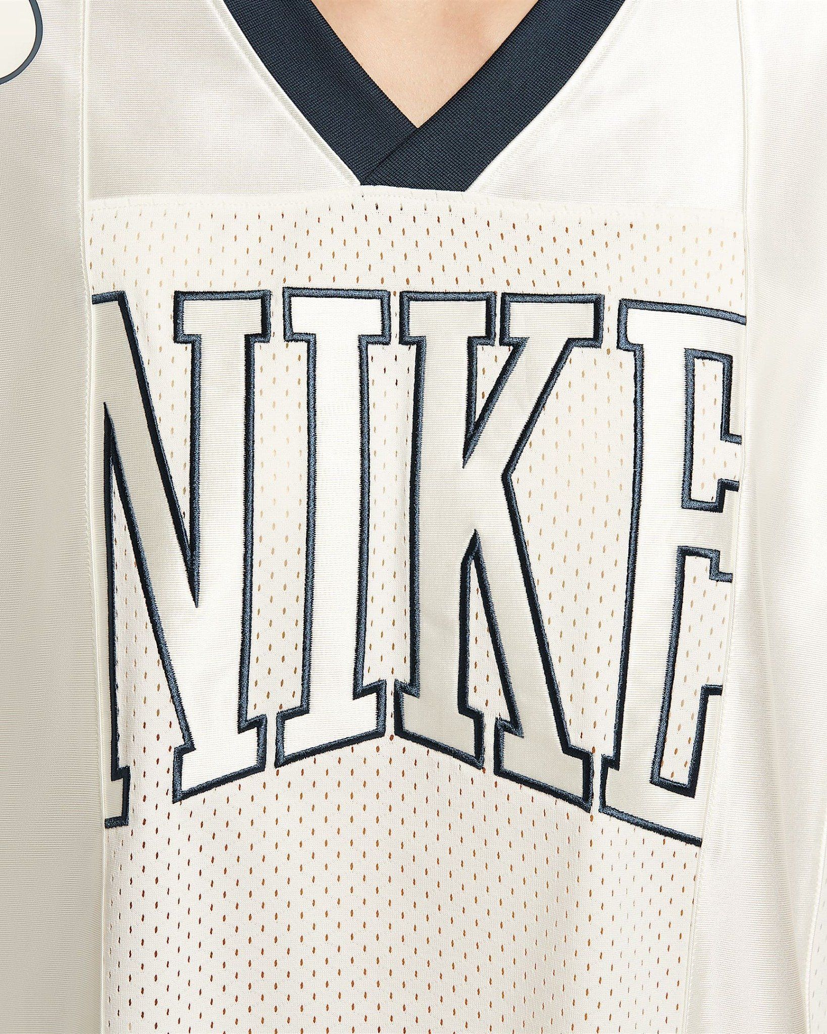 Nike - Áo tay ngắn thể thao Nữ Sportswear Street Women's Oversized Short-Sleeve Graphic Top