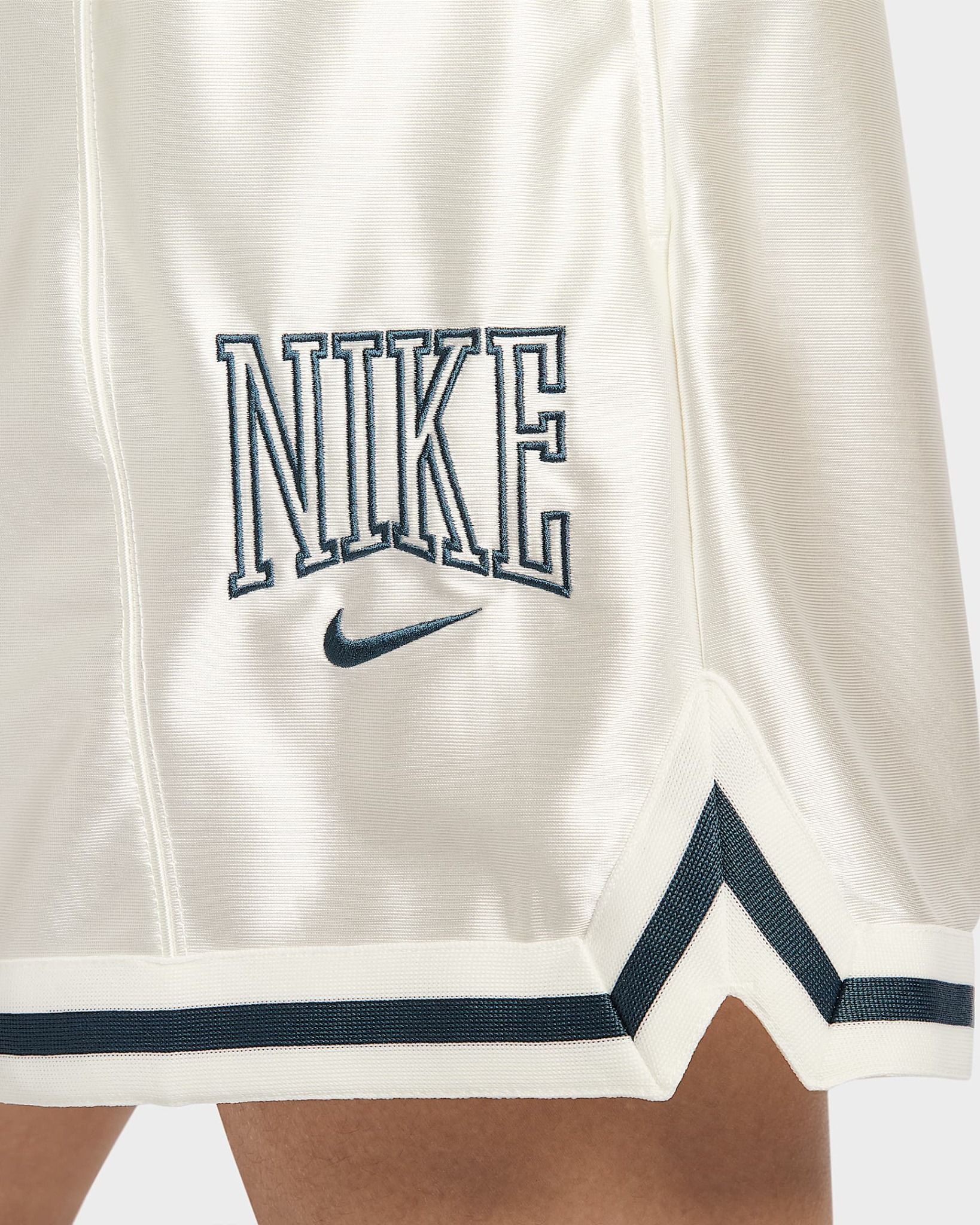Nike - Quần ngắn thể thao Nữ Sportswear Women's Loose Mid-Rise Graphic Shorts