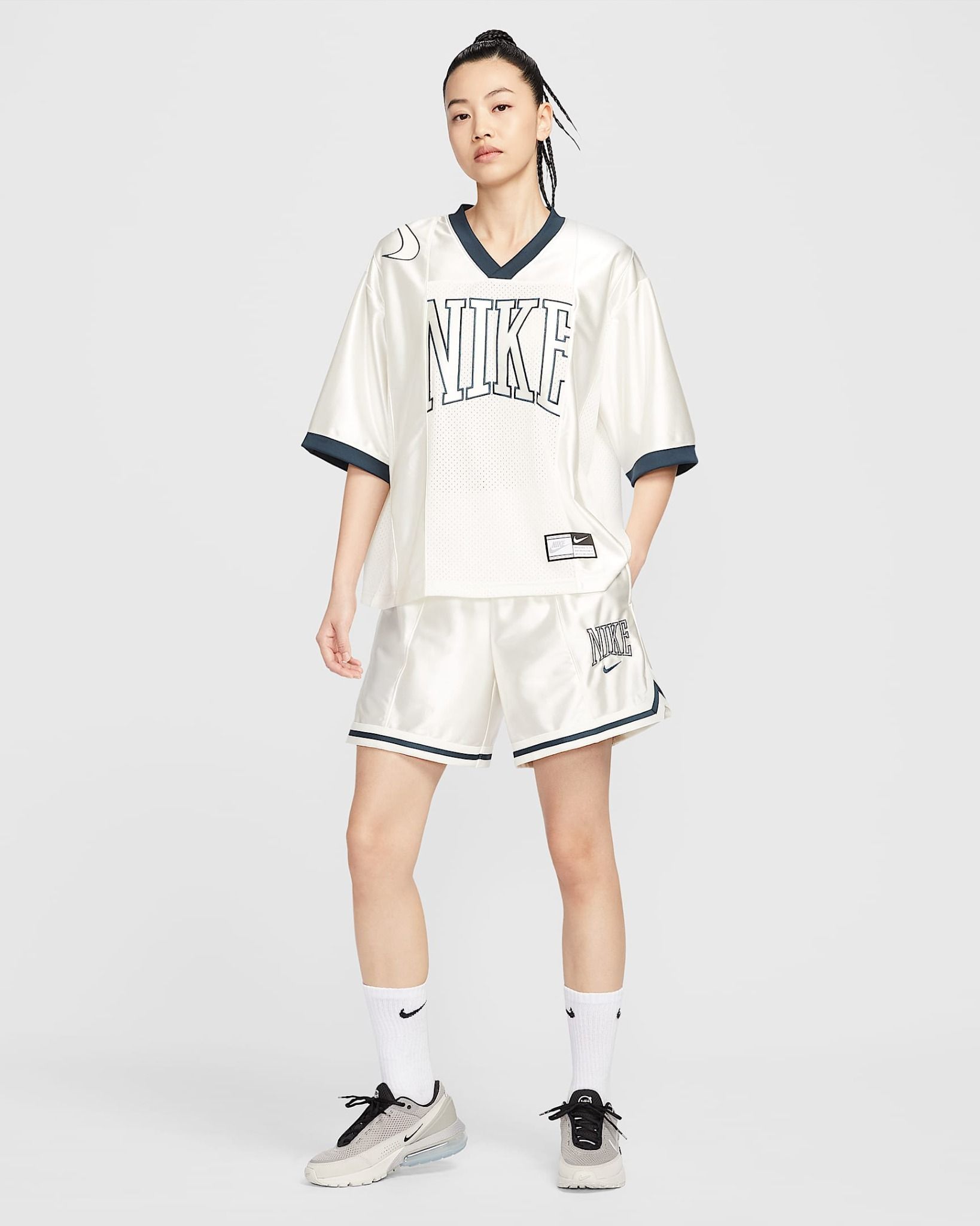 Nike - Quần ngắn thể thao Nữ Sportswear Women's Loose Mid-Rise Graphic Shorts