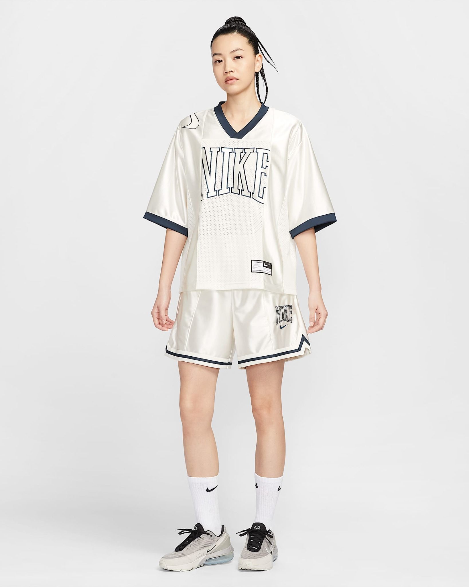Nike - Áo tay ngắn thể thao Nữ Sportswear Street Women's Oversized Short-Sleeve Graphic Top