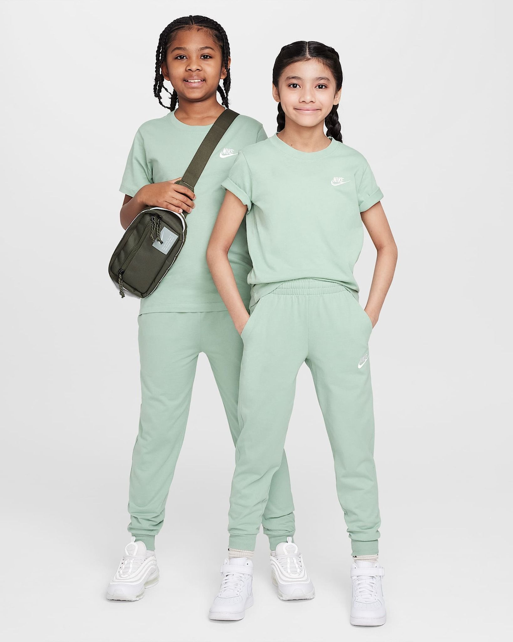 Nike - Quần dài thể thao Trẻ Em Sportswear Club Older Kids' Knit Joggers