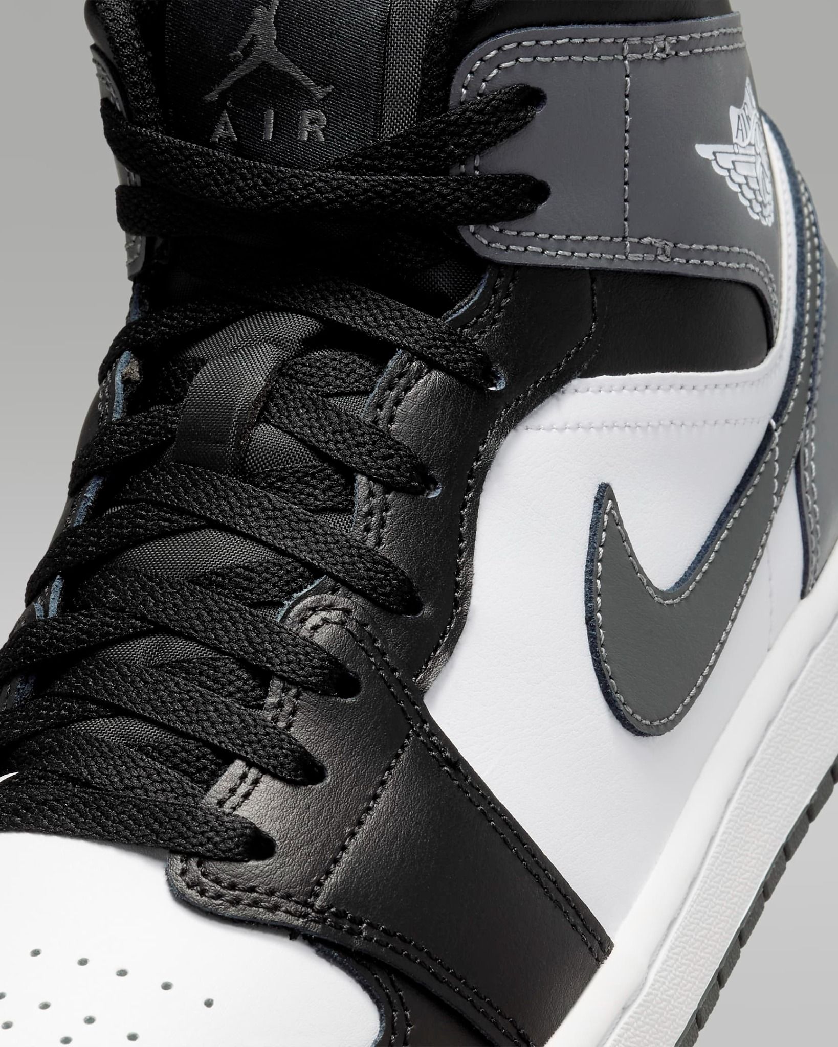Nike - Giày thời trang thể thao Nam Air Jordan 1 Mid Men's Shoes