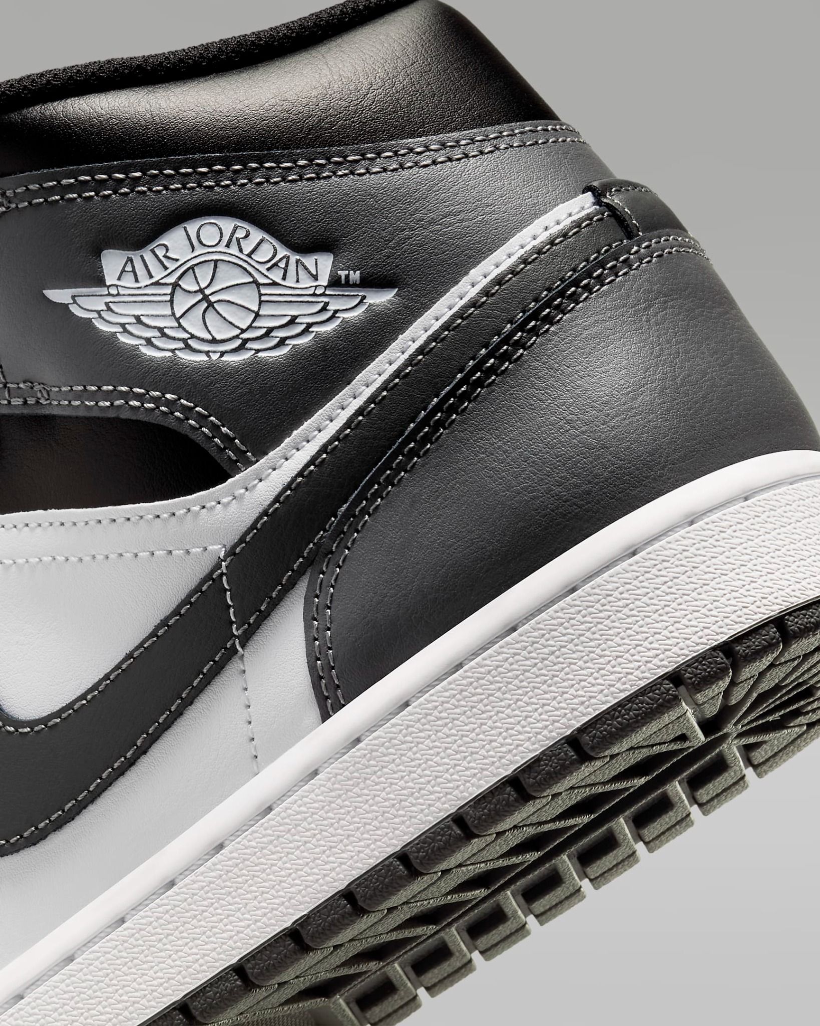 Nike - Giày thời trang thể thao Nam Air Jordan 1 Mid Men's Shoes