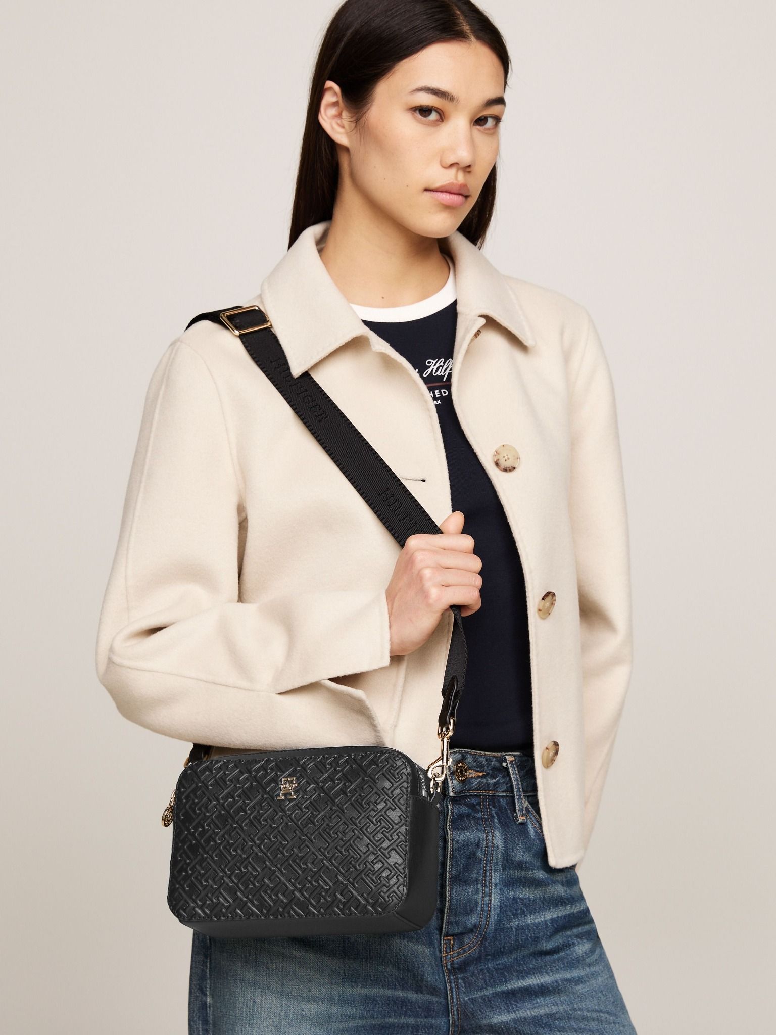Tommy Hilfiger - Túi đeo chéo nữ TH Monogram Embossed Camera Bag