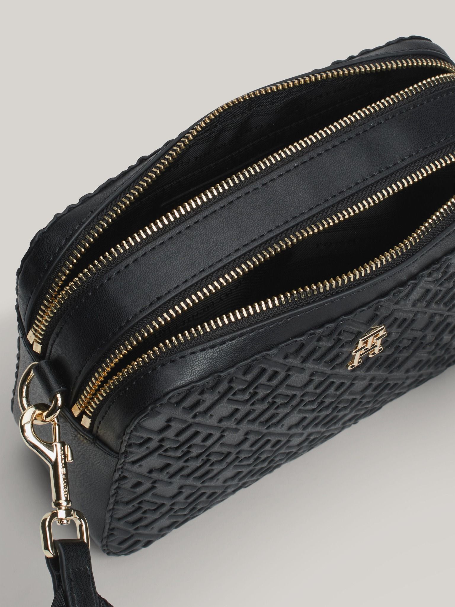 Tommy Hilfiger - Túi đeo chéo nữ TH Monogram Embossed Camera Bag