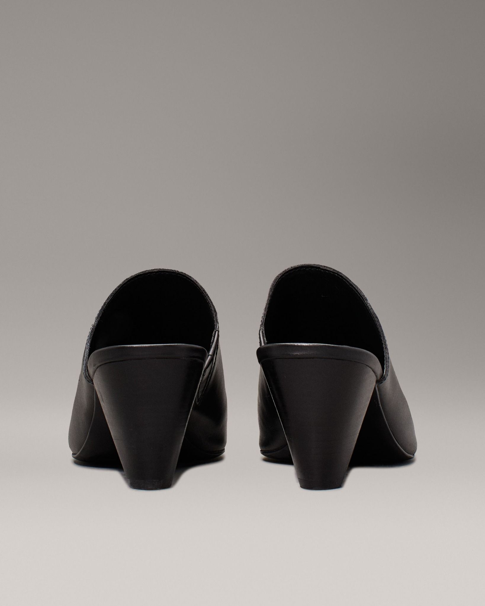 Calvin Klein - Giày cao gót CK nữ Leather Cone Heel Mules