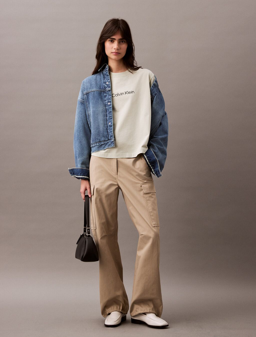 Calvin Klein - Áo phông tay ngắn nữ CK Relaxed Standard Logo Crewneck Tee