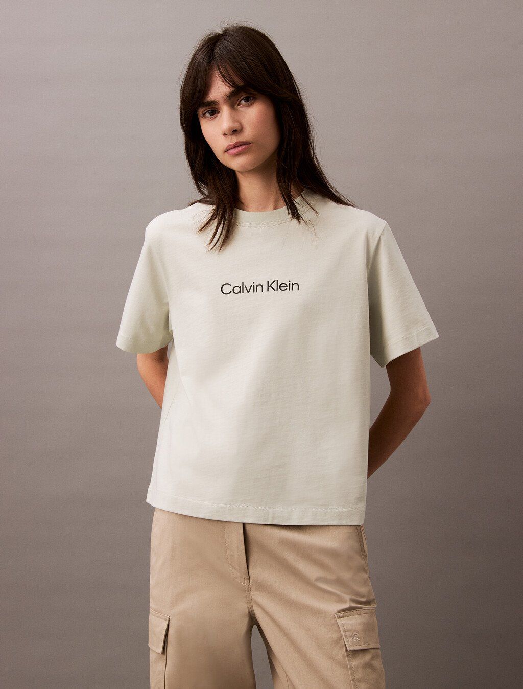 Calvin Klein - Áo phông tay ngắn nữ CK Relaxed Standard Logo Crewneck Tee