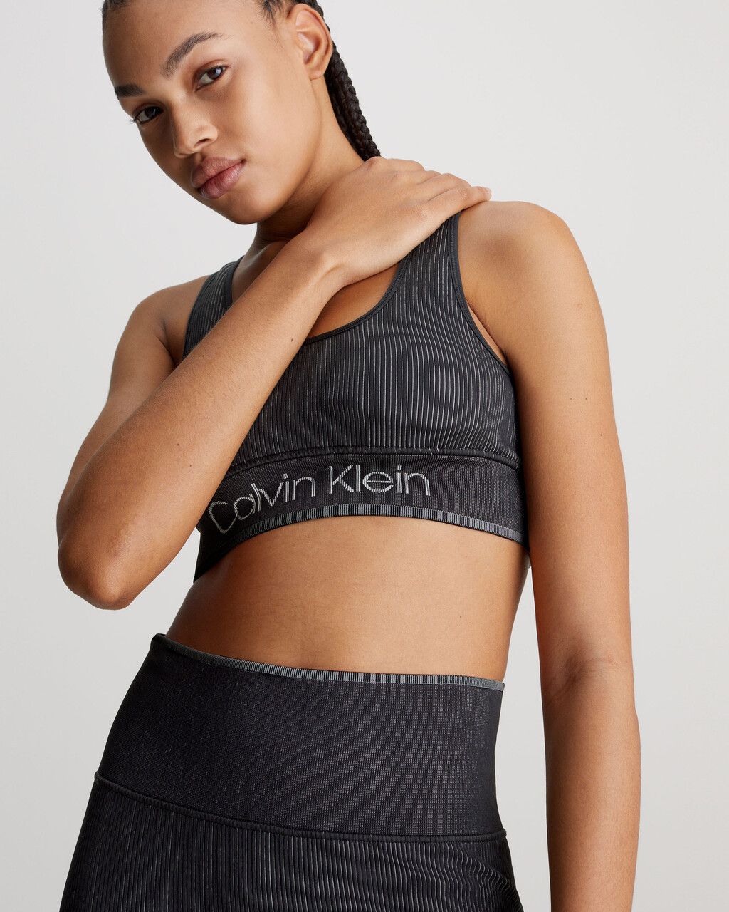 Calvin Klein - Áo ngực nữ hỗ trợ cường độ vừa Medium Impact Sports Bra