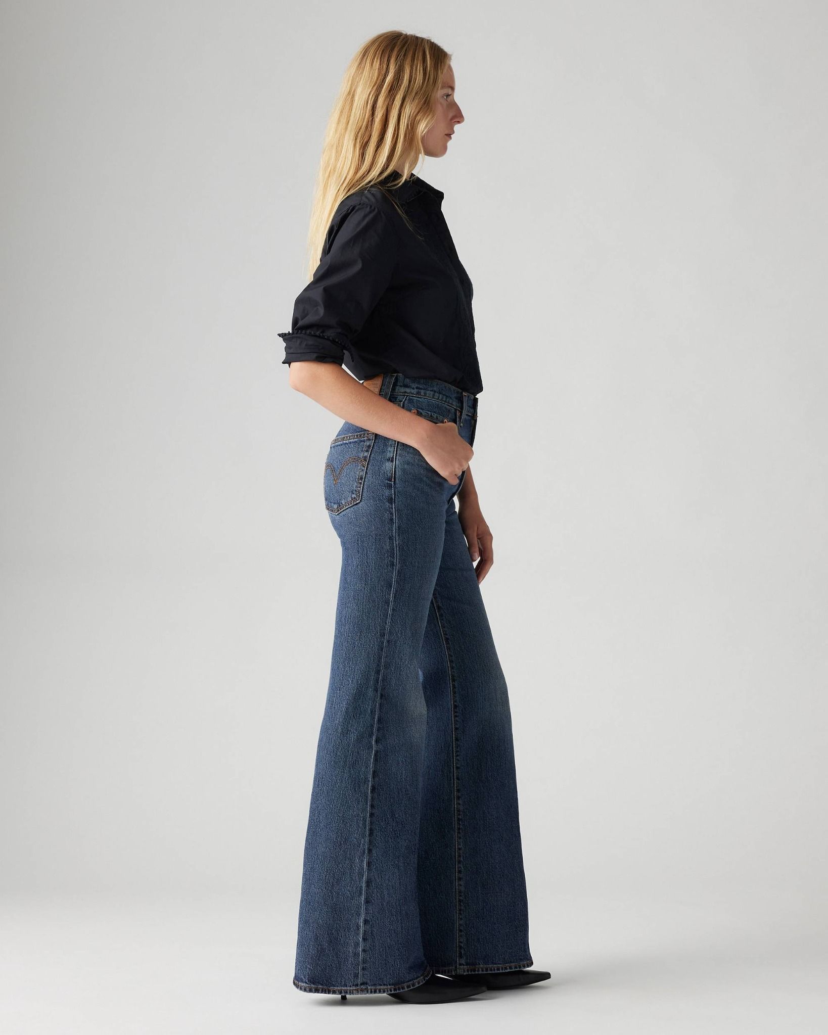 Levi's - Quần jeans dài ống loe nữ Women's Ribcage Bell Jeans