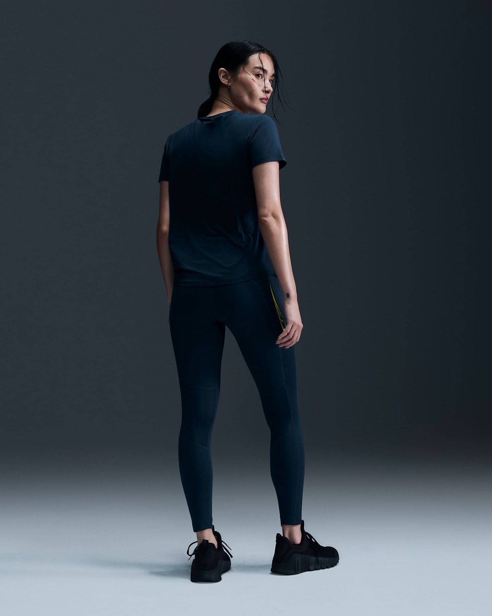 Nike - Áo tay ngắn thể thao Nữ One Swoosh Dri-Fit Tee