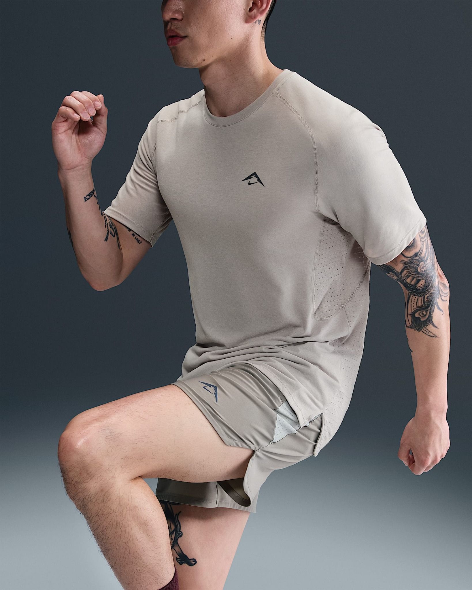 Nike - Áo tay ngắn thể thao Nam Trail Solar Chase Men's Dri-FIT ADV Short-Sleeve Running Top