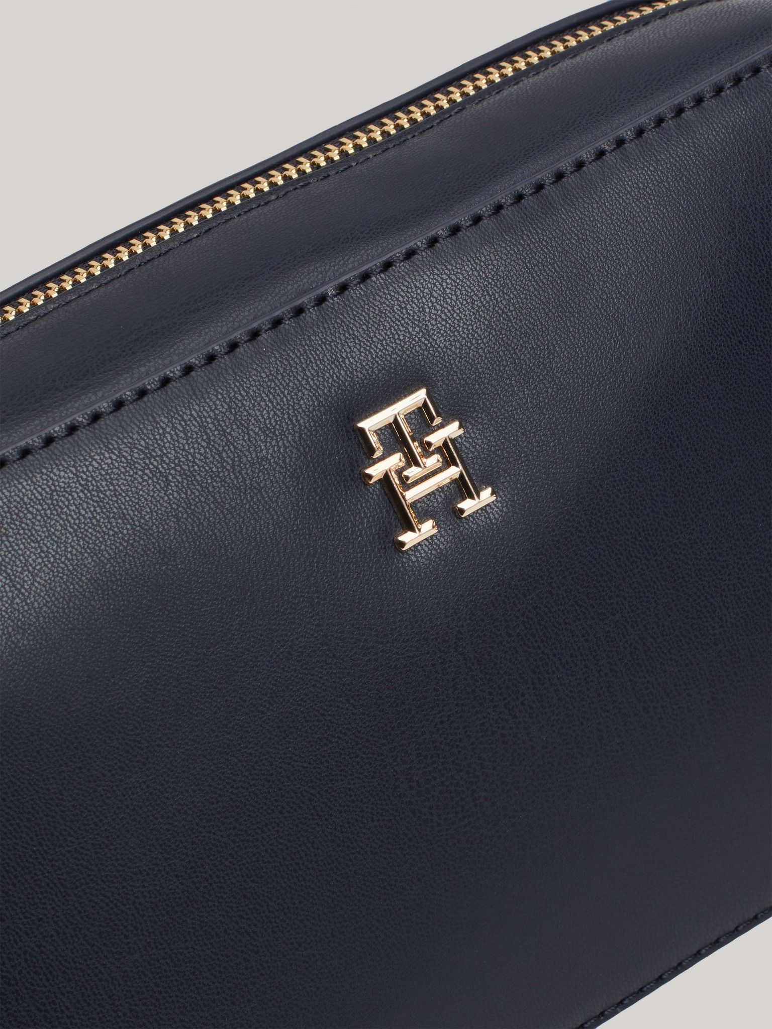 Tommy Hilfiger - Túi xách nữ Th Monotype Camera Bag