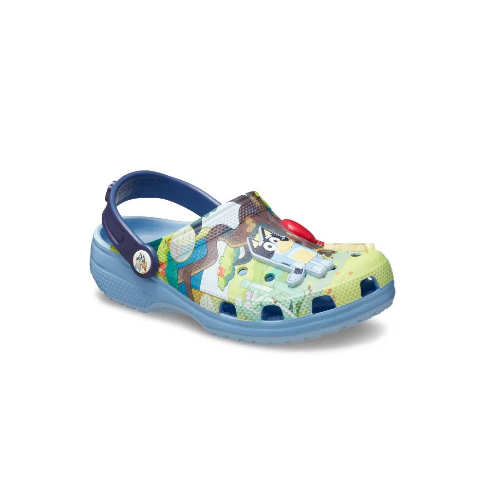 Crocs - Xăng đan trẻ em Classic Bluey Lifestyle Sandals