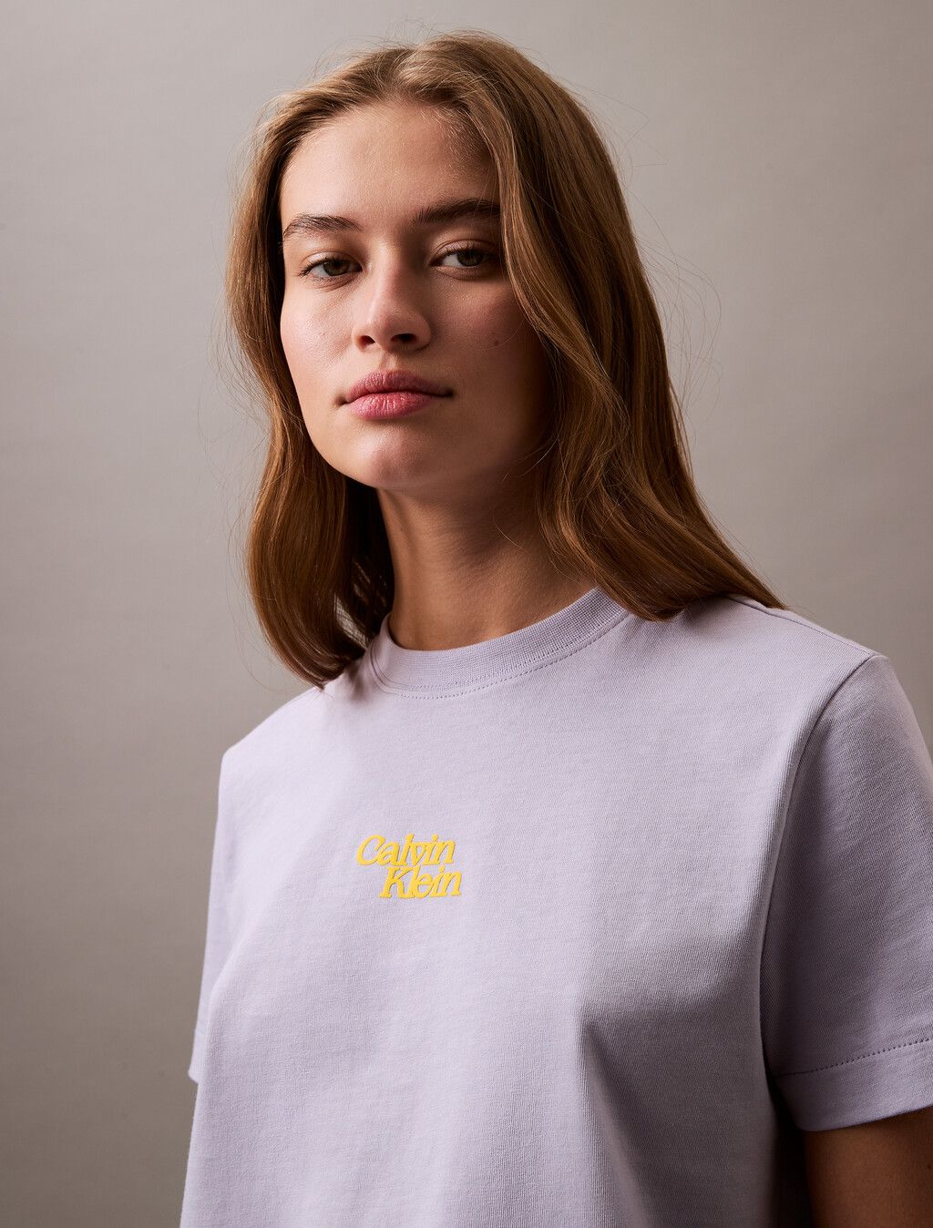 Calvin Klein - Áo phông tay ngắn nữ CK Flocked Logo Graphic Slim T-Shirt
