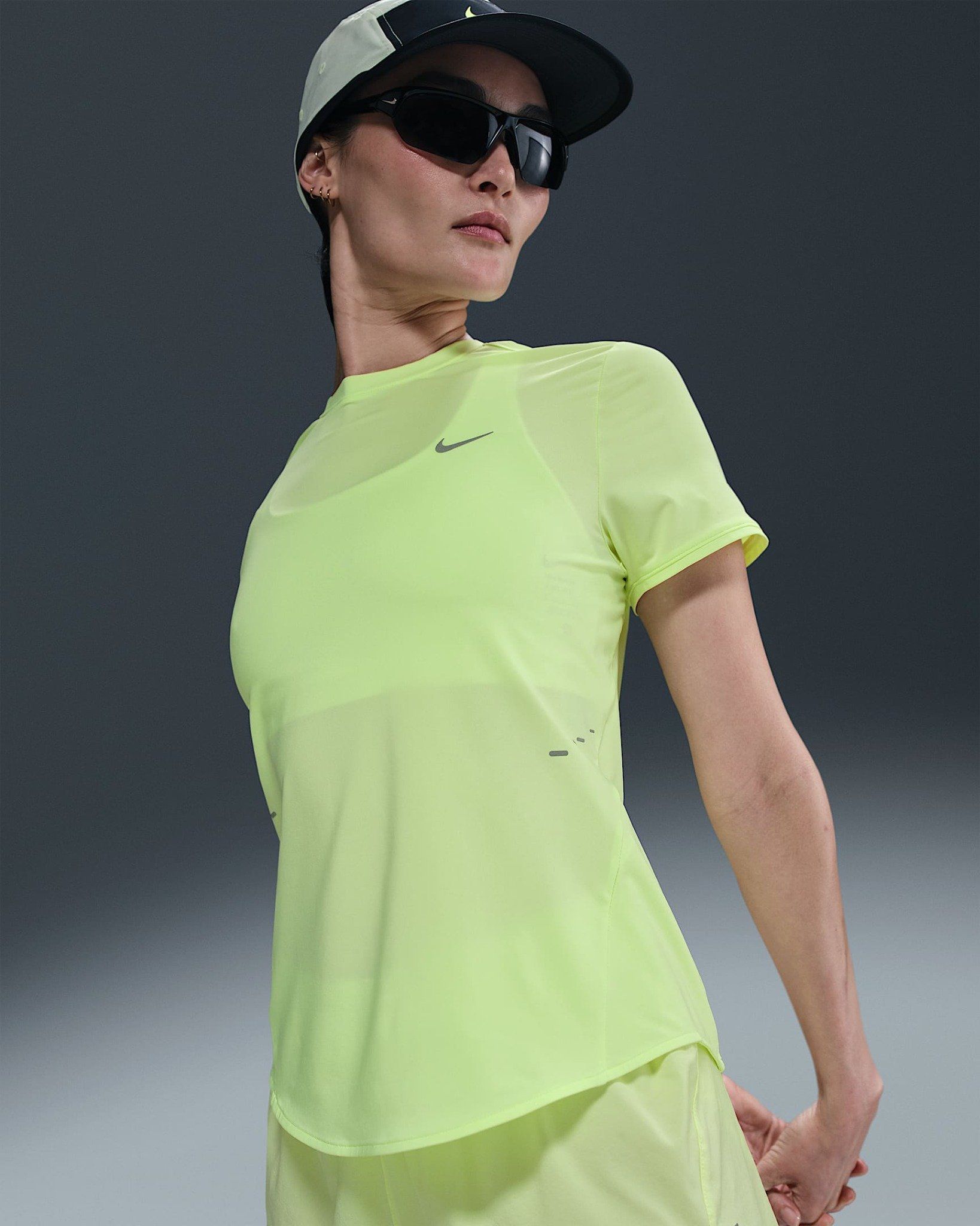 Nike - Áo tay ngắn thể thao Nữ Swift Women's Dri-FIT Short-Sleeve Running Top