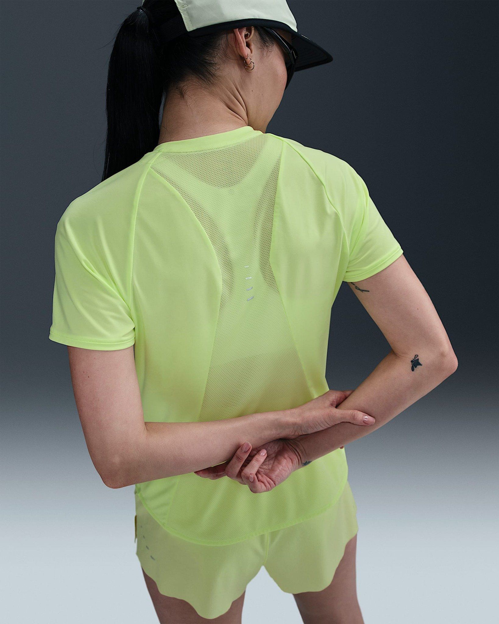 Nike - Áo tay ngắn thể thao Nữ Swift Women's Dri-FIT Short-Sleeve Running Top