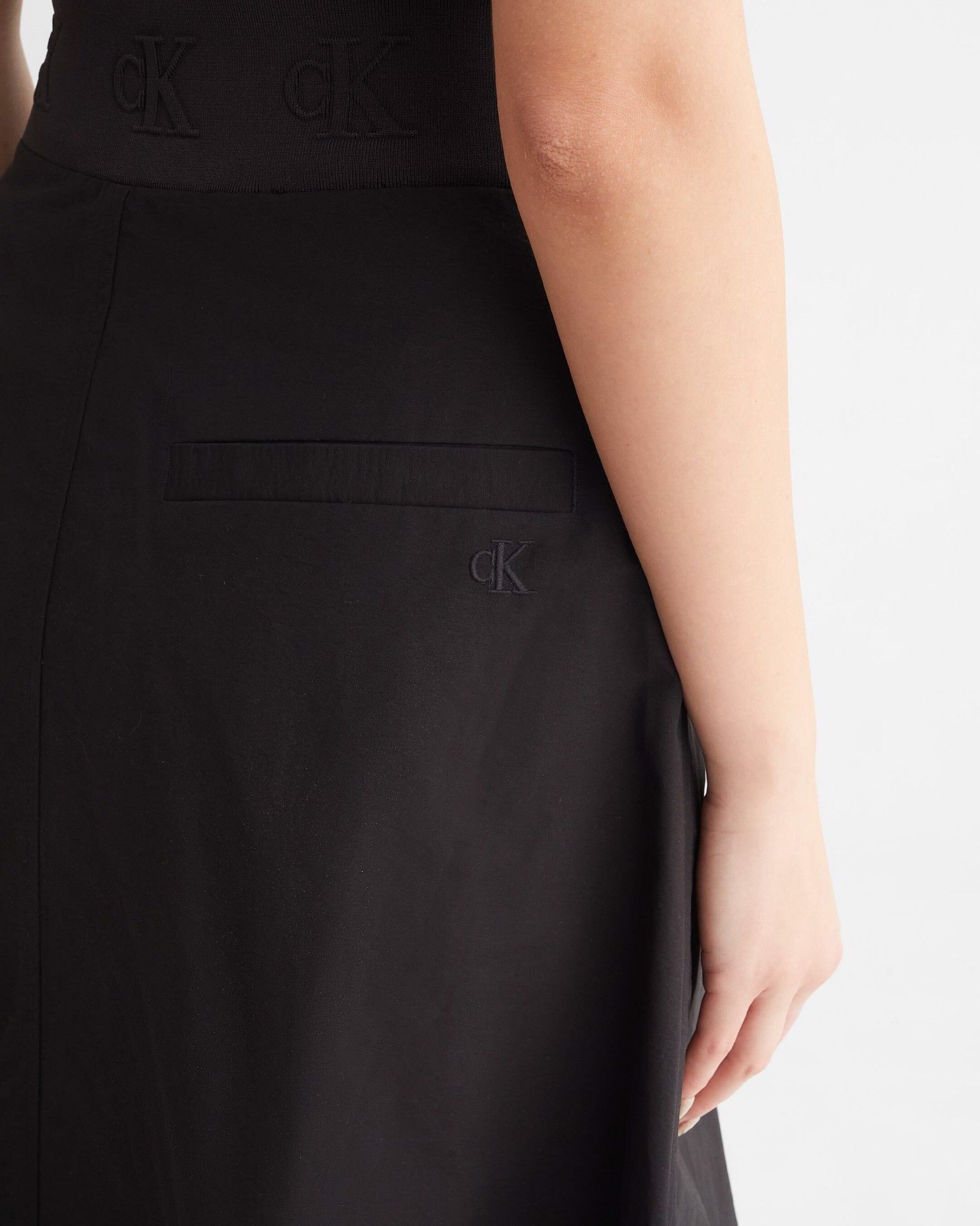 Váy Nữ Calvin Klein Elegant Short Sleeve Logo Essential TShirt Dress  Mua  Sắm Hàng Hiệu