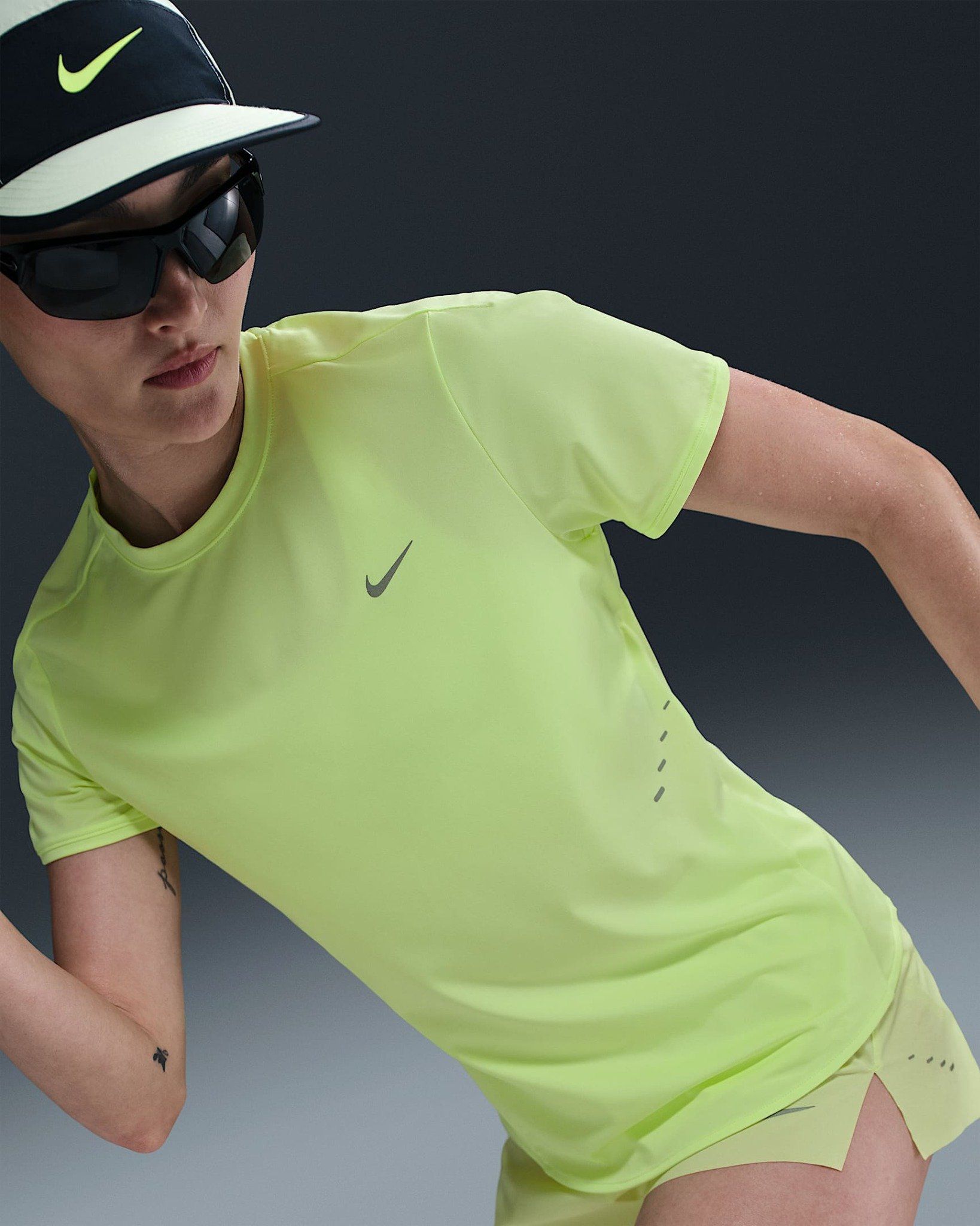 Nike - Áo tay ngắn thể thao Nữ Swift Women's Dri-FIT Short-Sleeve Running Top