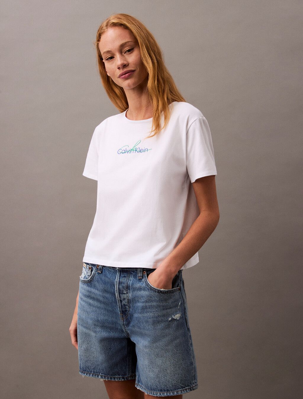 Calvin Klein - Áo thun thời trang CK nữ Slim Script Logo T-shirt