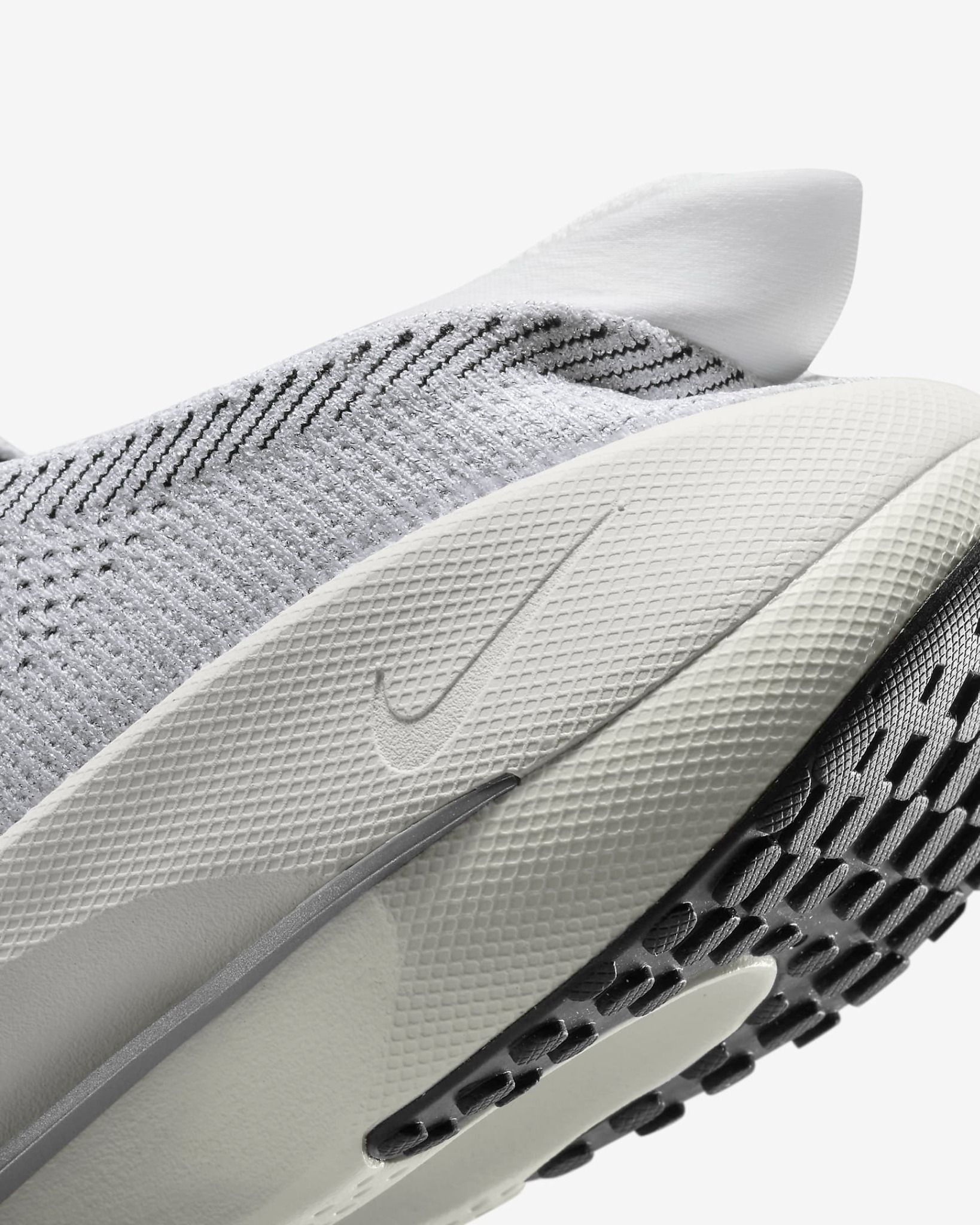 Nike - Giày chạy bộ thể thao Nữ Reina EasyOn Premium Women's Shoes