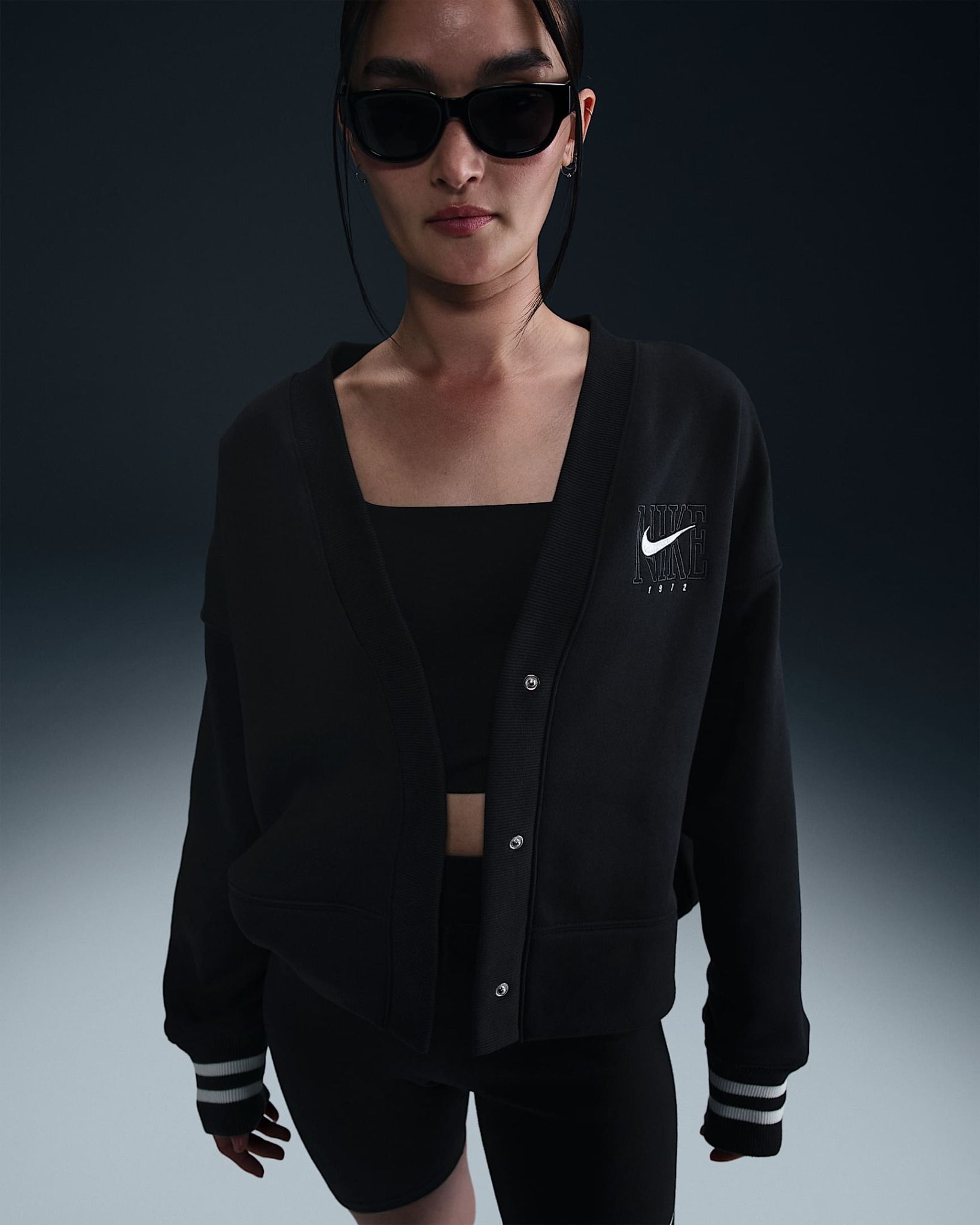 Nike - Áo khoác tay dài thể thao Nữ Phoenix Fleece Women's Over-Oversized Graphic Cardigan