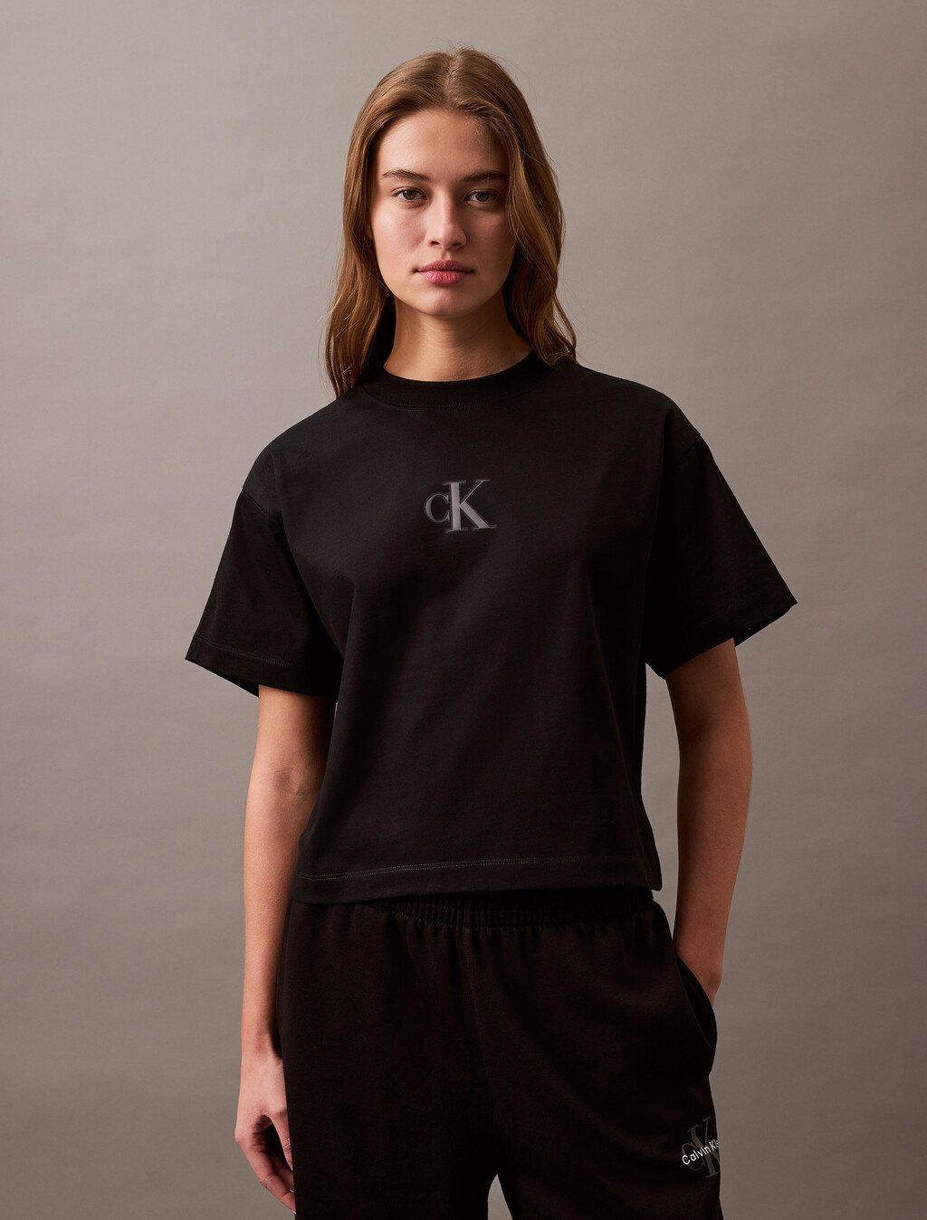 Calvin Klein - Áo thun tay ngắn nữ CK Cropped Monogram T-shirt