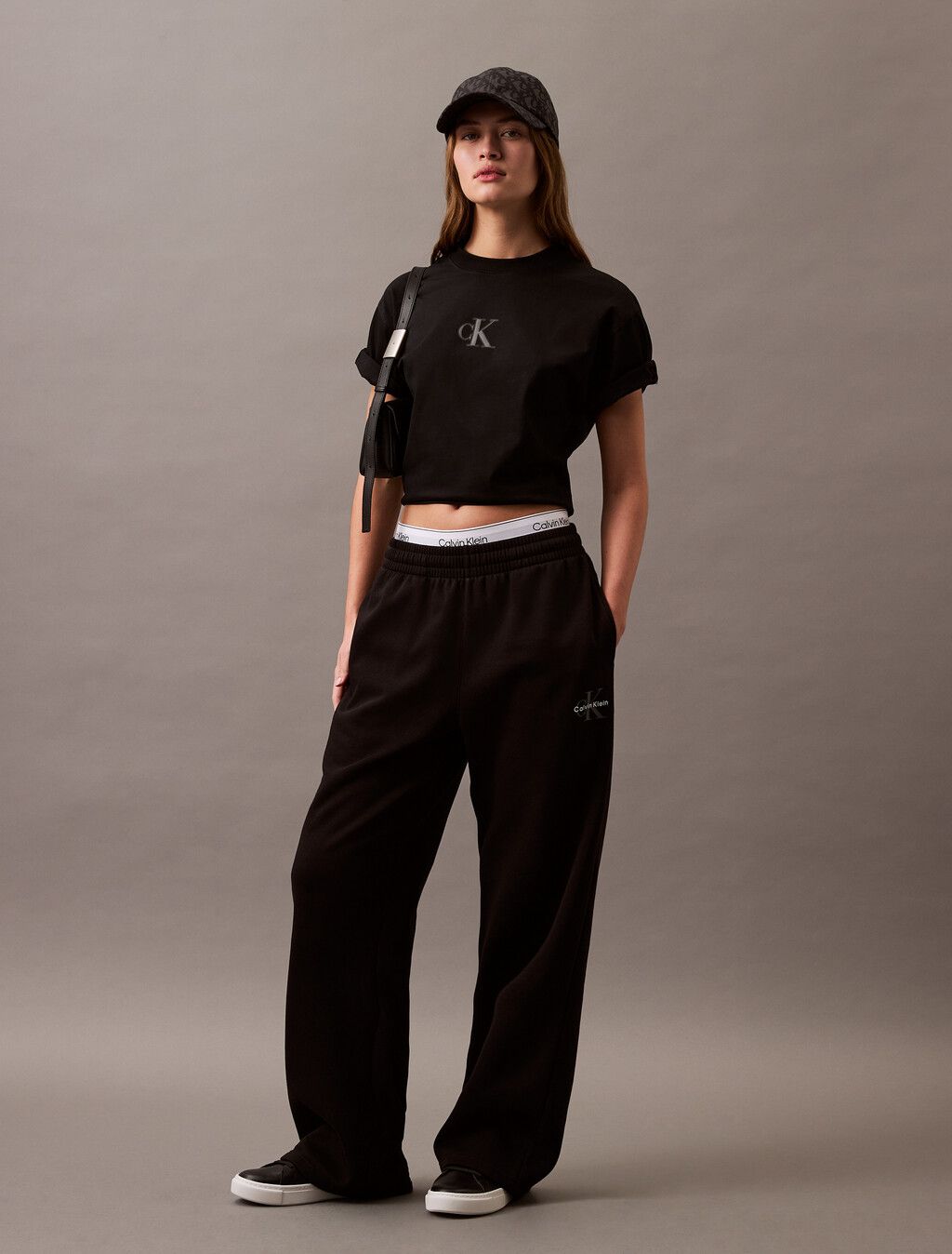Calvin Klein - Áo thun tay ngắn nữ CK Cropped Monogram T-shirt