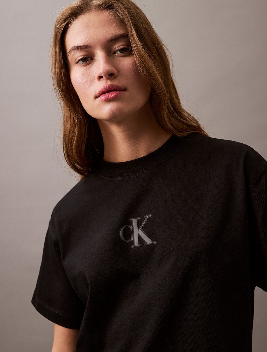 Calvin Klein - Áo thun tay ngắn nữ CK Cropped Monogram T-shirt