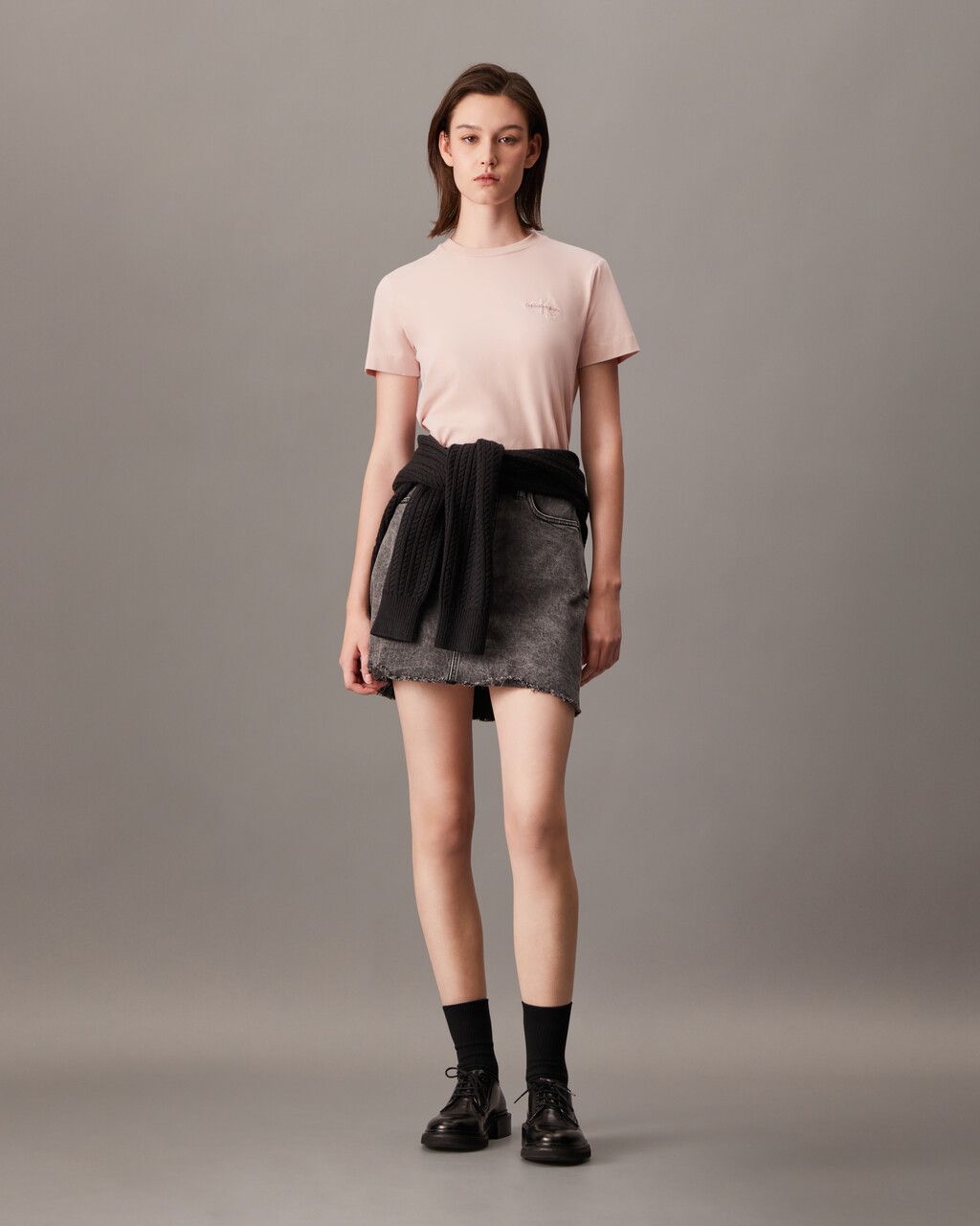 Calvin Klein - Áo thun tay ngắn CK nữ Core Monogram Embroidery Tee
